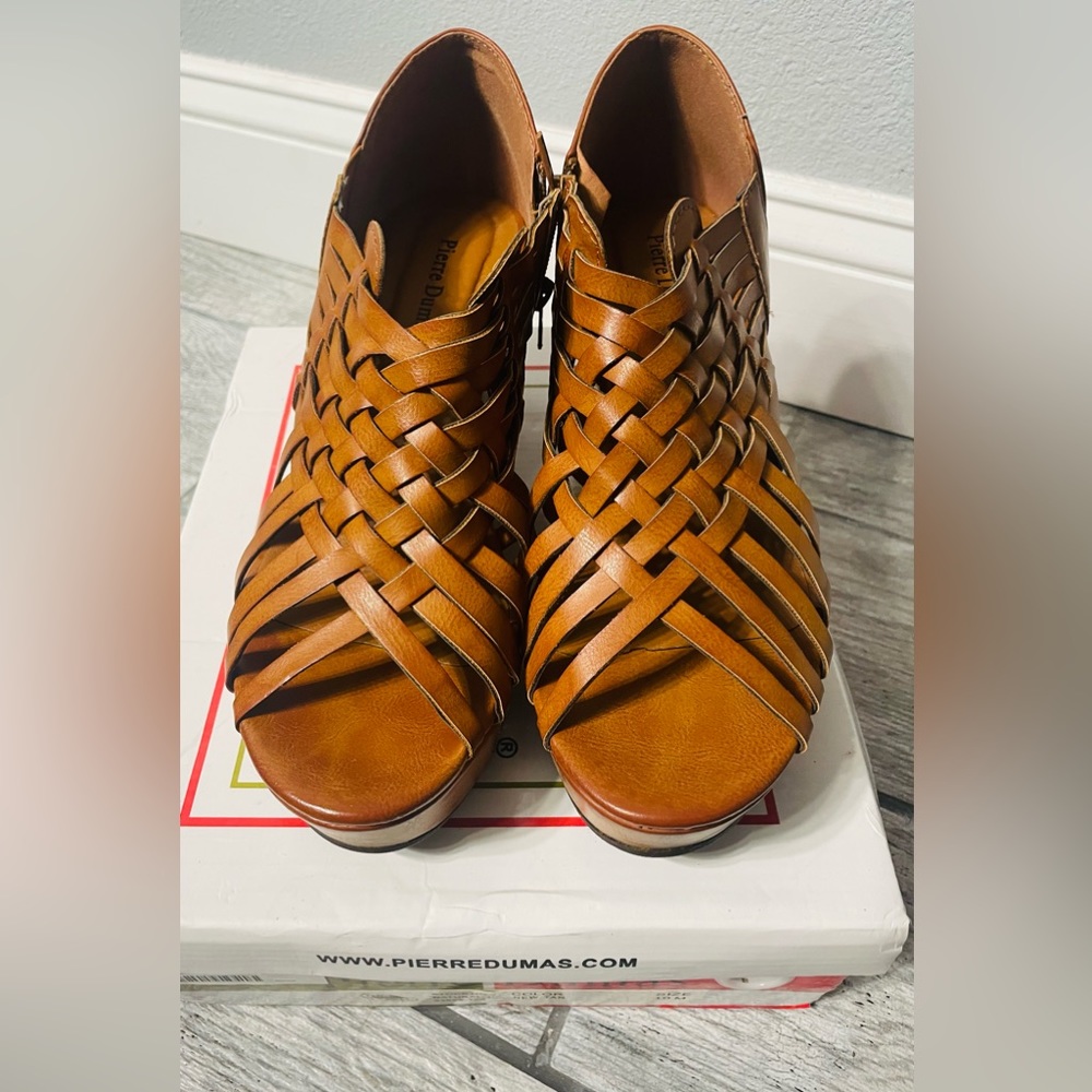 Beautiful New Tan or Cognac colored strappy shoe sandals. Brand new! Open toe!